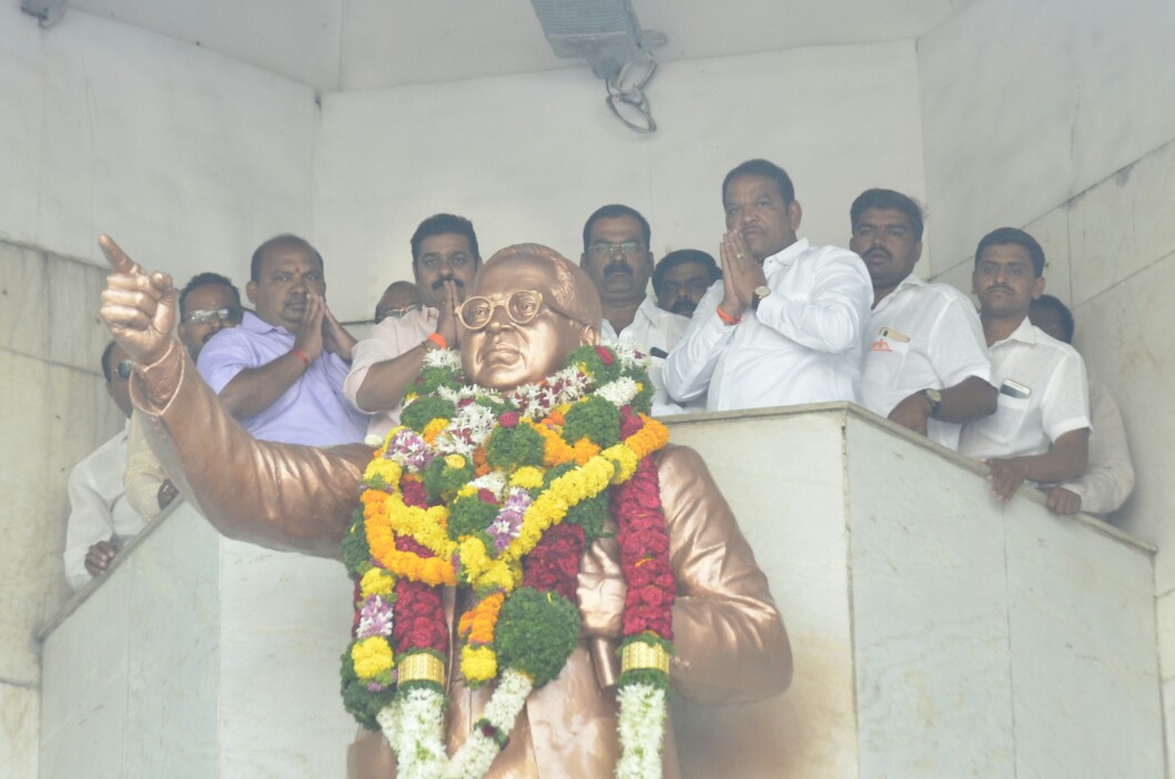 श्रीरंग बारणेंनी केले डॉ. बाबासाहेब आंबेडकर यांना अभिवादन