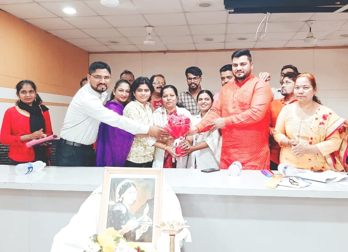 वायसीएम रूग्णालयात युवासेनेच्यावतीने जागतिक परिचारिका दिन साजरा