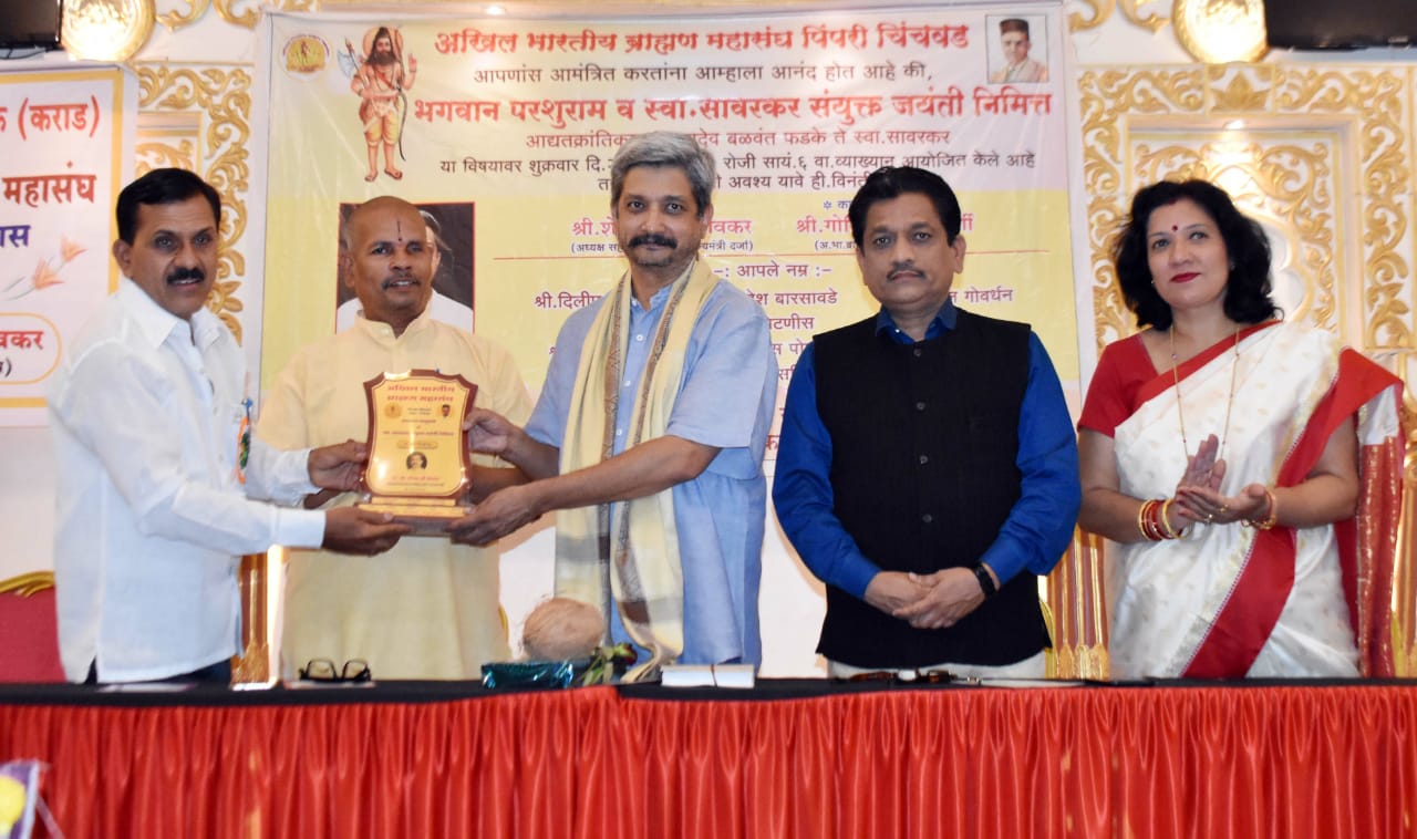 राष्ट्राभिमान जागवण्यासाठी मुलांकडून सावरकरांची प्रतिज्ञा दररोज वदवून घ्या - योगेश सोमण