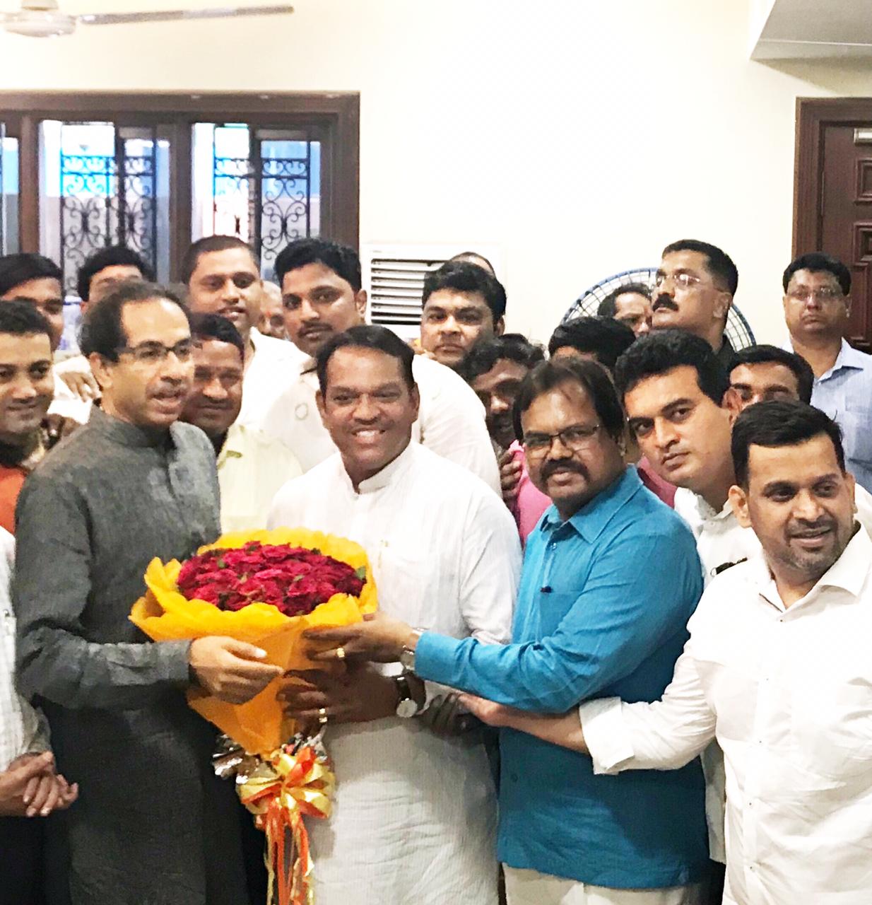 शिवसेना पक्षप्रमुख उध्दव ठाकरेंनी केले मावळ लोकसभेच्या विजयी टिमचे कौतुक..!