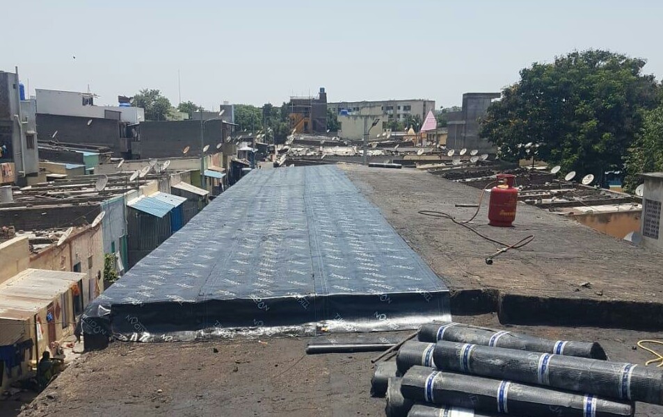 भाटनगरमधील इमारतींच्या छतांवर डांबर पट्ट्या तात्काळ बसवा; युवराज दाखलेंची महापालिका आयुक्तांकडे मागणी