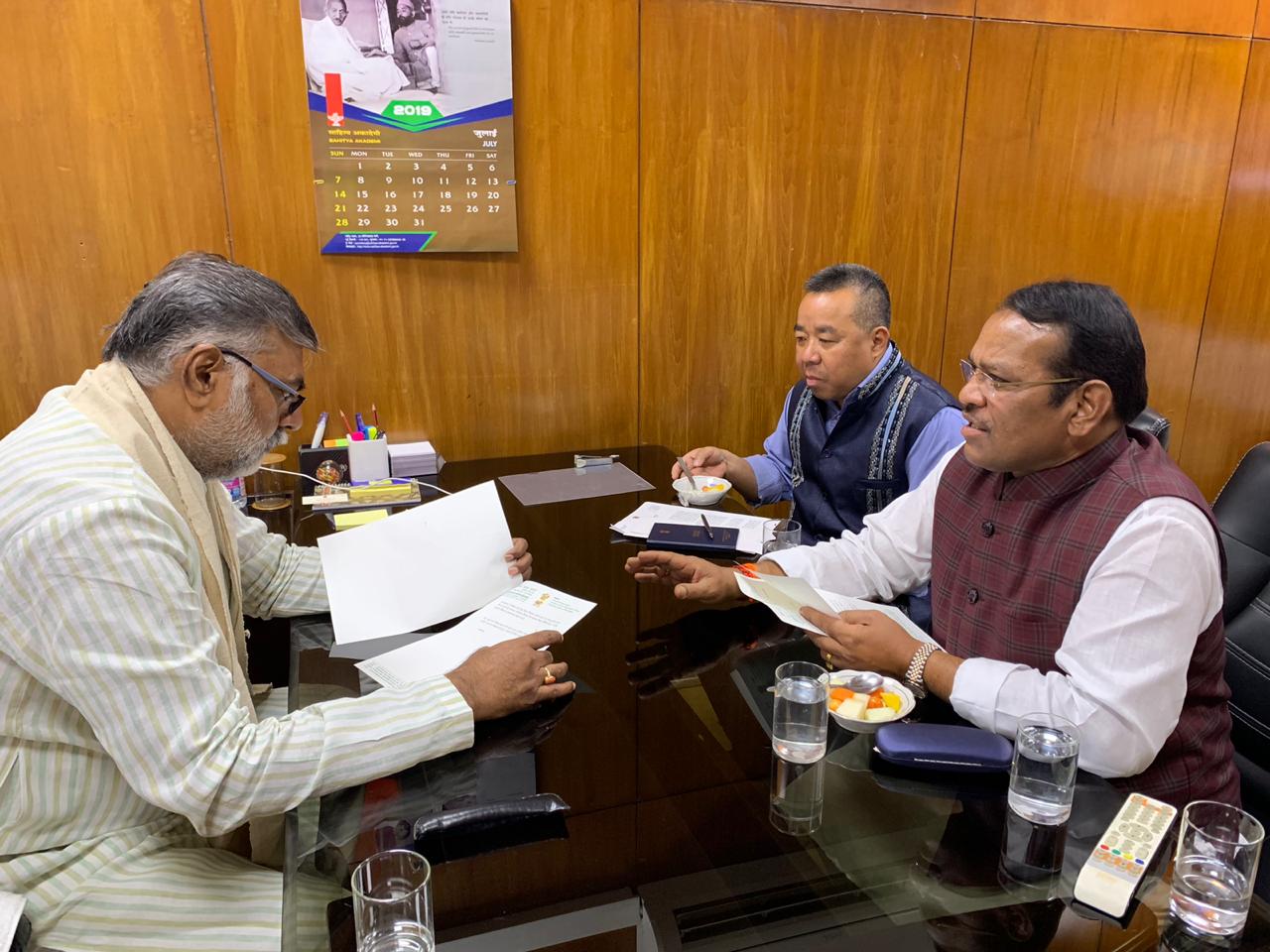 एकविरा देवी मंदिराचा विकास, दुरुस्तीच्या कामांसाठी ४ कोटीचा निधी द्या; खासदार बारणेंची पर्यटन मंत्र्यांकडे मागणी