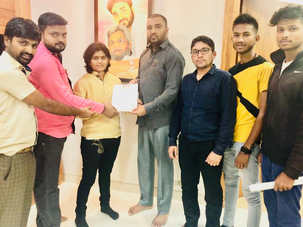 अल्पसंख्याकांच्या हक्कासाठी युवासेनेचा पुढाकार; विविध प्रश्नांसंदर्भात घेतली हाजी आरफत शेख यांची भेट..!