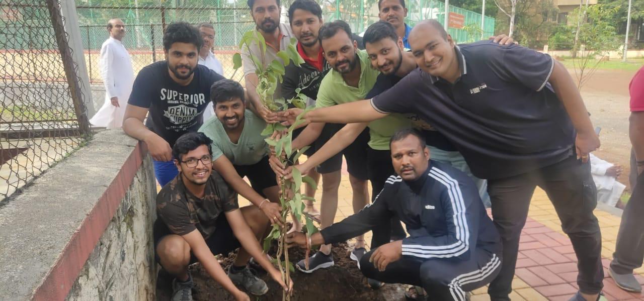 महापालिका आणि लायन्स क्लबच्यावतीने यमुनानगरमध्ये वृक्षारोपण