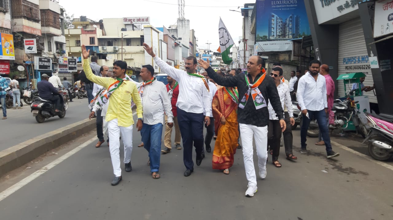 आम्ही पवार साहेबांसोबत.. पिंपरी चिंचवडमधील अनेक भागात कडकडीत बंद..!