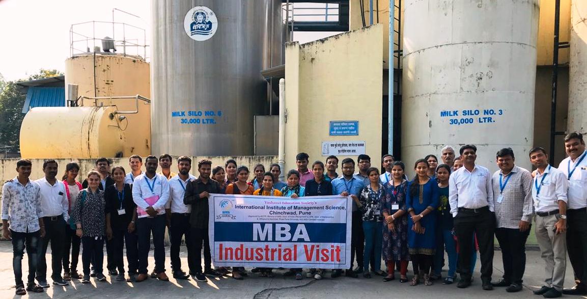 'आयआयएमएस' च्या एमबीए शाखेतील विद्यार्थ्यांची कात्रज डेअरीला इंडस्ट्रीअल व्हिजिट