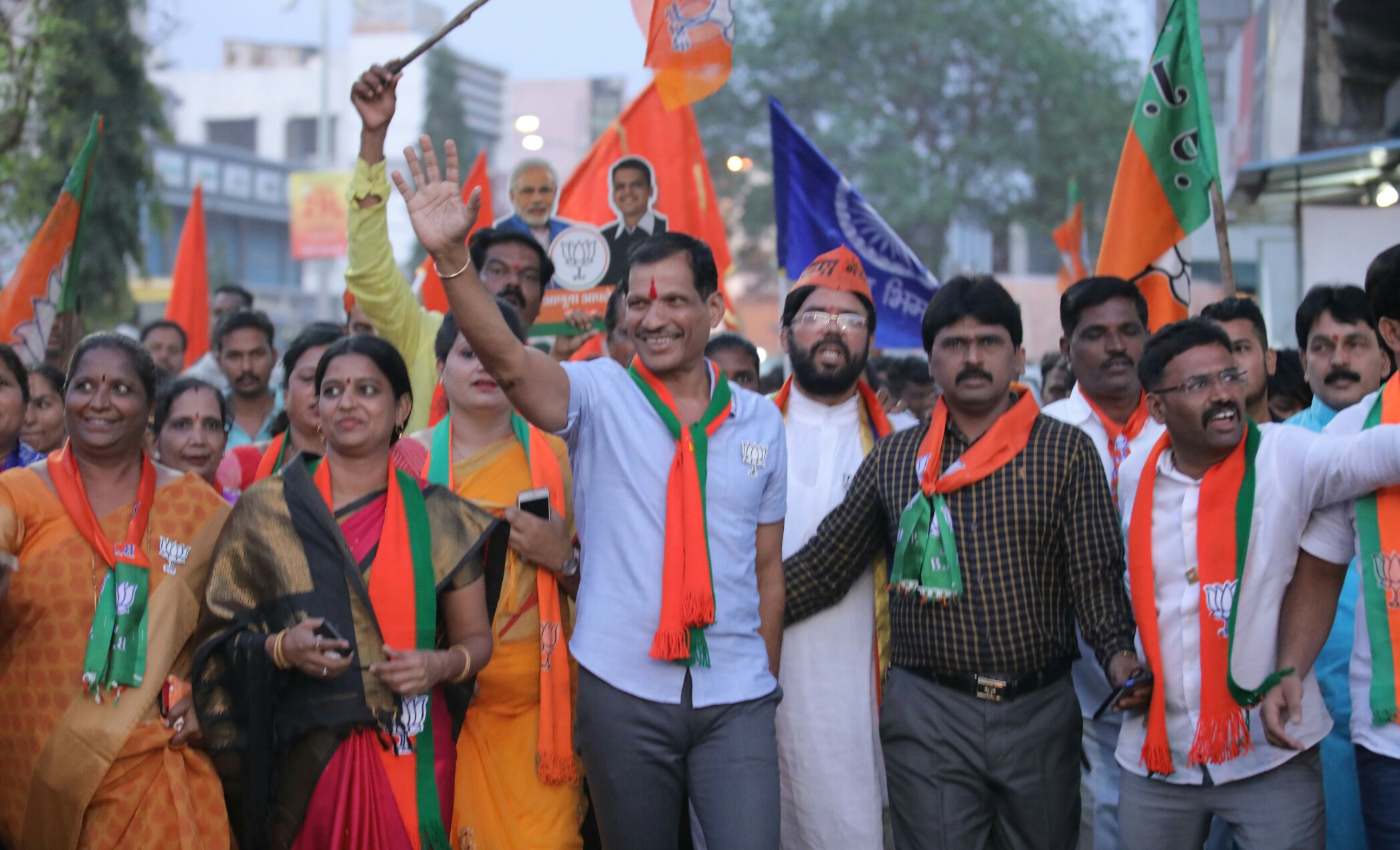 आमदार लक्ष्मण जगताप यांच्या काळेवाडीतील पदयात्रेला नागरिकांचा उत्स्फूर्त प्रतिसाद..!