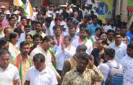 अण्णा बनसोडे यांनी काढला खराळवाडी, गांधीनगर भाग पिंजून; पदयात्रेला नागरिकांचा उत्स्फूर्त प्रतिसाद