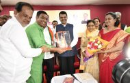 पिंपरीच्या नवनिर्वाचित महापौर, उपमहापौरांनी घेतली देवेंद्र फडणवीस यांची भेट