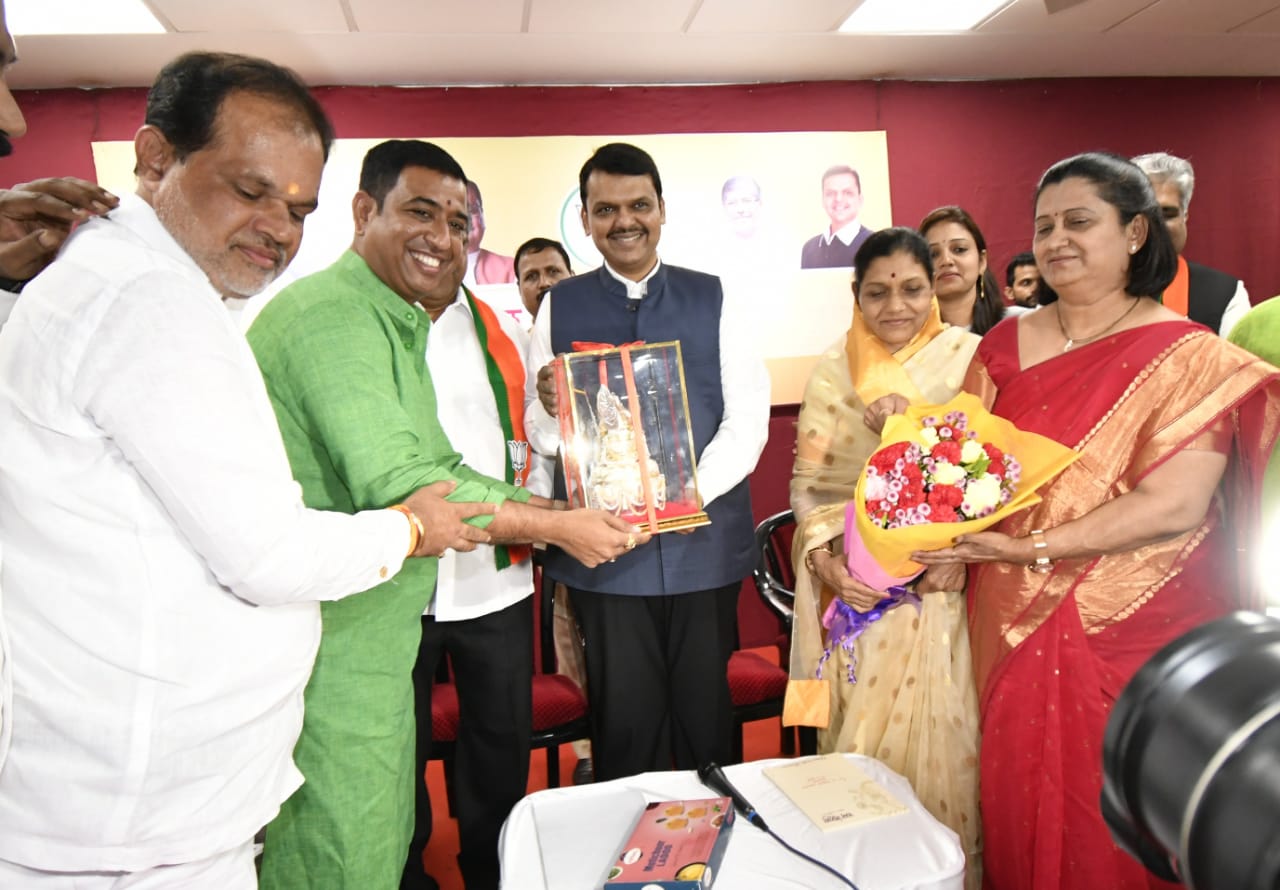 पिंपरीच्या नवनिर्वाचित महापौर, उपमहापौरांनी घेतली देवेंद्र फडणवीस यांची भेट