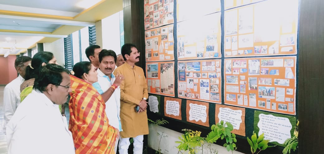 स्व.गोपीनाथ मुंडे यांच्या जयंतीनिमित्त नरेंद्र मोदींच्या 'पंतप्रधान ते प्रधानसेवक' प्रवासाच्या छायाचित्रांचे चिंचवड येथे प्रदर्शन