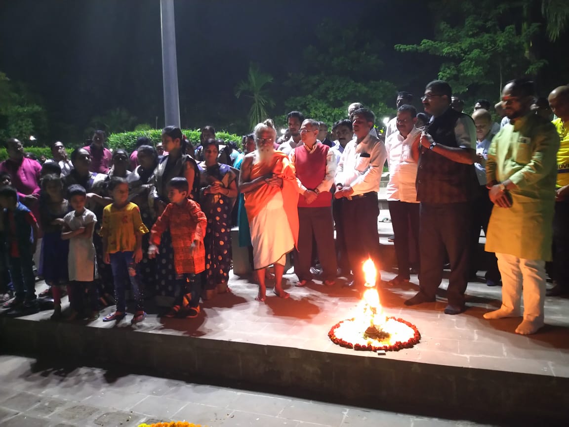 रोटरी क्लब ऑफ वाल्हेकरवाडीच्या वतीने पवनामाईची 'महाआरती' संपन्न
