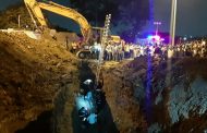 दापोडीत ड्रेनेजच्या खड्ड्यात मातीच्या ढिगाऱ्याखाली ३ जण अडकले..!