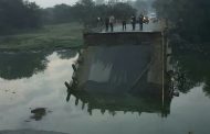 तळेगाव ते आंबी गावाला जोडणारा जुना पूल कोसळला; मोठी दुर्घटना टळली..!