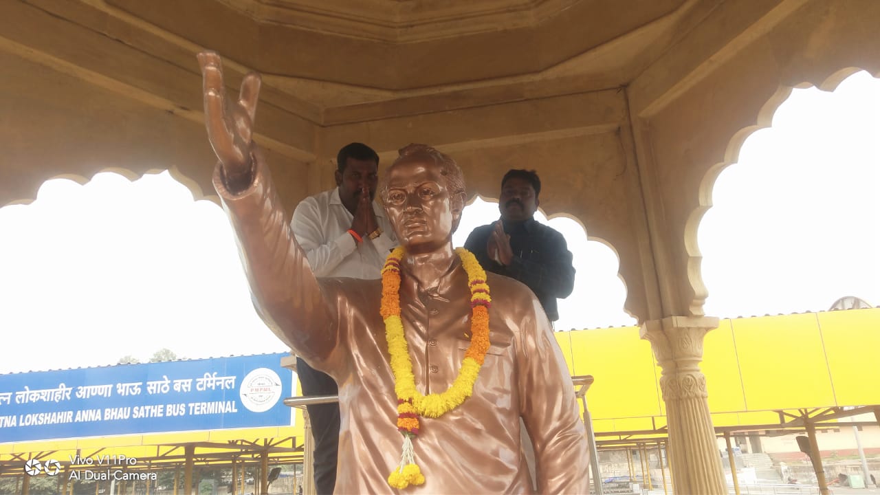 निगडीतील अण्णाभाऊ साठे उद्यान परिसर आणि पुतळ्याची दुरावस्था करणाऱ्यांवर कारवाई करा; शिवशाही व्यापारी संघटनेची मागणी