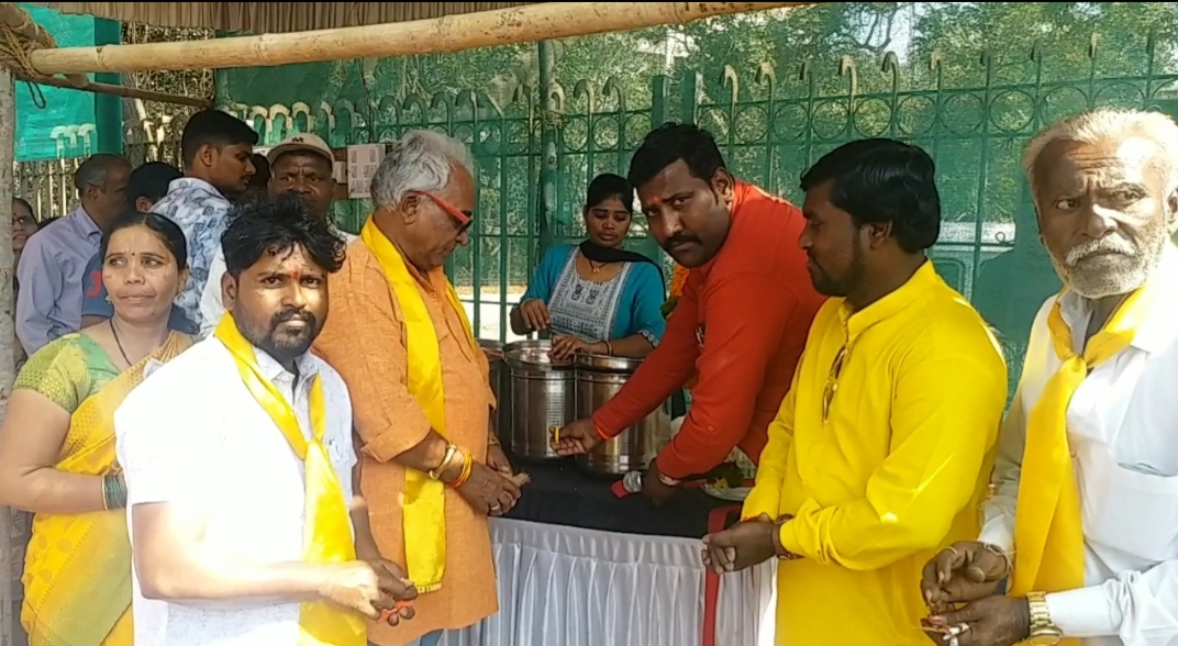 शिवशाही व्यापारी संघाच्यावतीने पिंपरीत बाळासाहेब ठाकरे अन्नछत्रालयाचे उद्घाटन