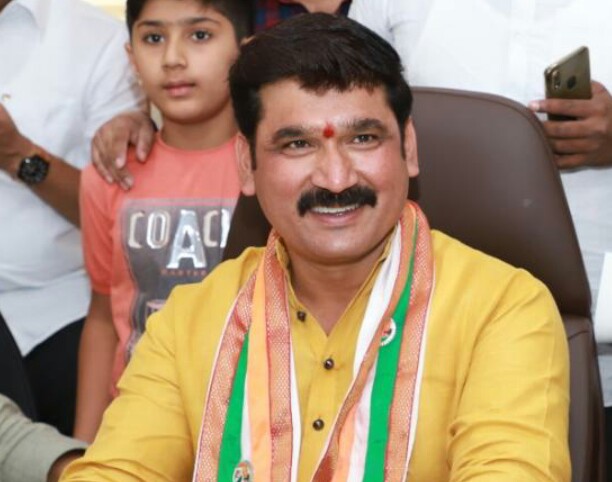 आयुक्तांना शिवीगाळ अन् अधिकाऱ्यांना डांबून ठेवणाऱ्या 'त्या' दोन नगरसेविकांचे पद रद्द करा - विरोधी पक्षनेते नाना काटे