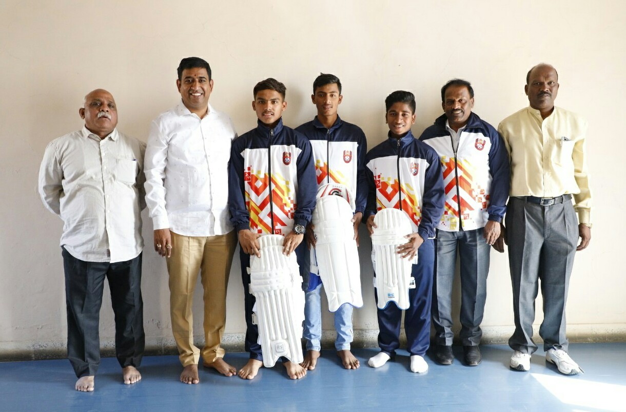 राष्ट्रीय शालेय क्रिकेट स्पर्धेत सहभागी खेळाडूंचा उपमहापौरांच्या हस्ते गौरव