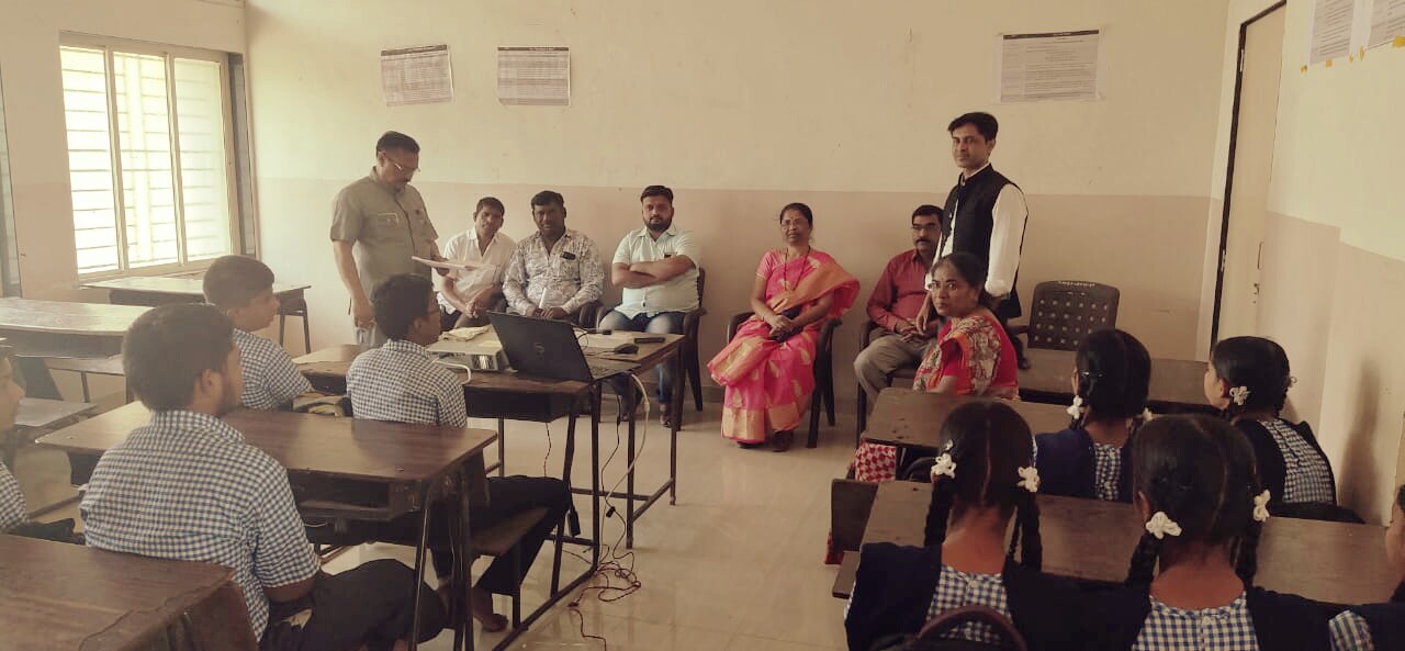 पिंपरी युवासेनेच्या पुढाकाराने १० वीच्या विद्यार्थ्यांना तणावमुक्तीचे धडे..!