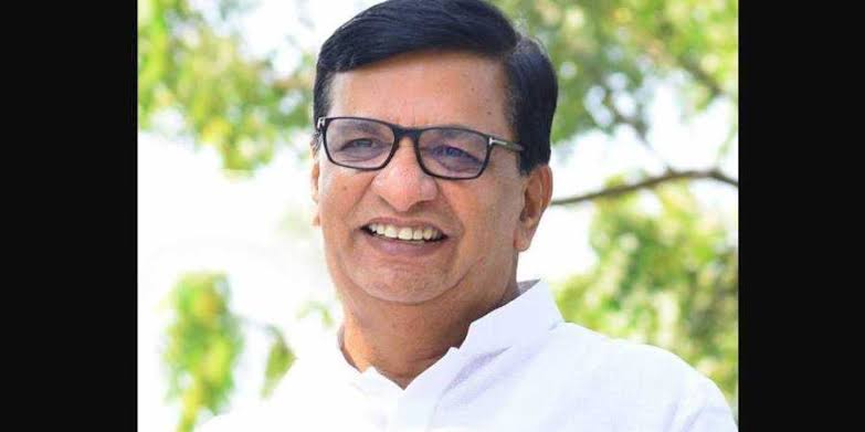 महसूलमंत्री बाळासाहेब थोरातांकडून जमिनीबाबत चुकीचे निर्णय, मुख्यमंत्र्यांकडे चौकशीची मागणी