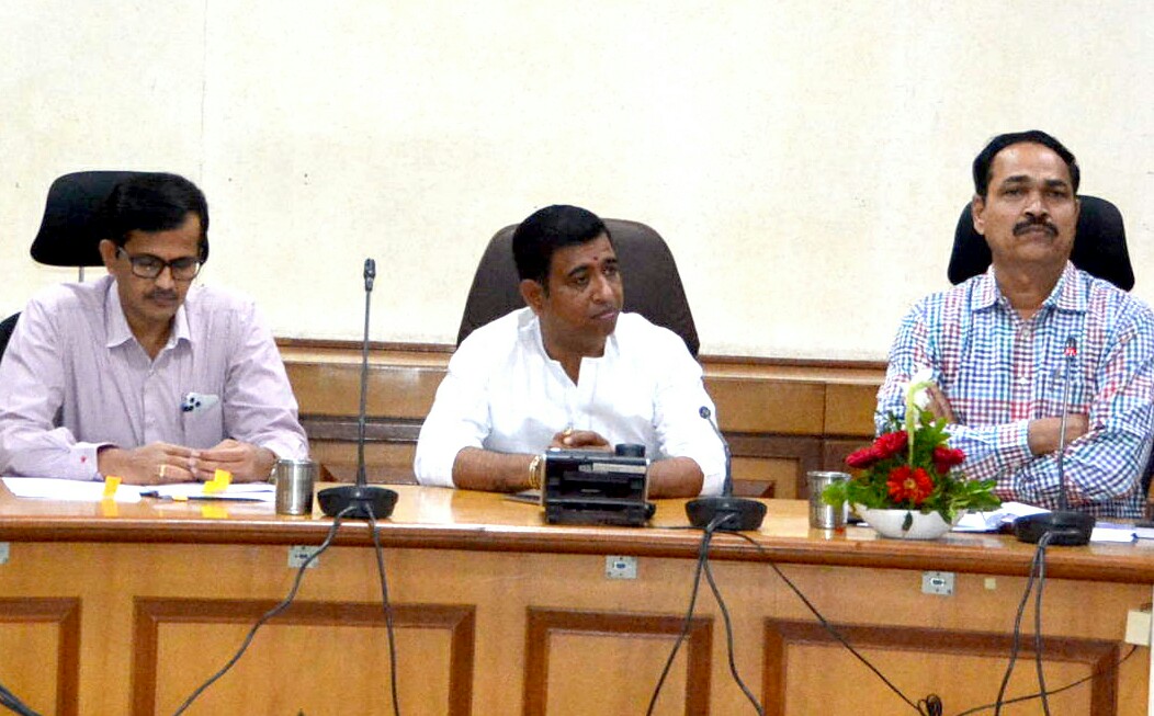 उन्हाळ्यापूर्वी शहरातील सर्व १२ जलतरण जलाव दुरूस्त करून घ्या;  उपमहापौर तुषार हिंगे यांच्याकडून अधिकार्‍यांना सूचना