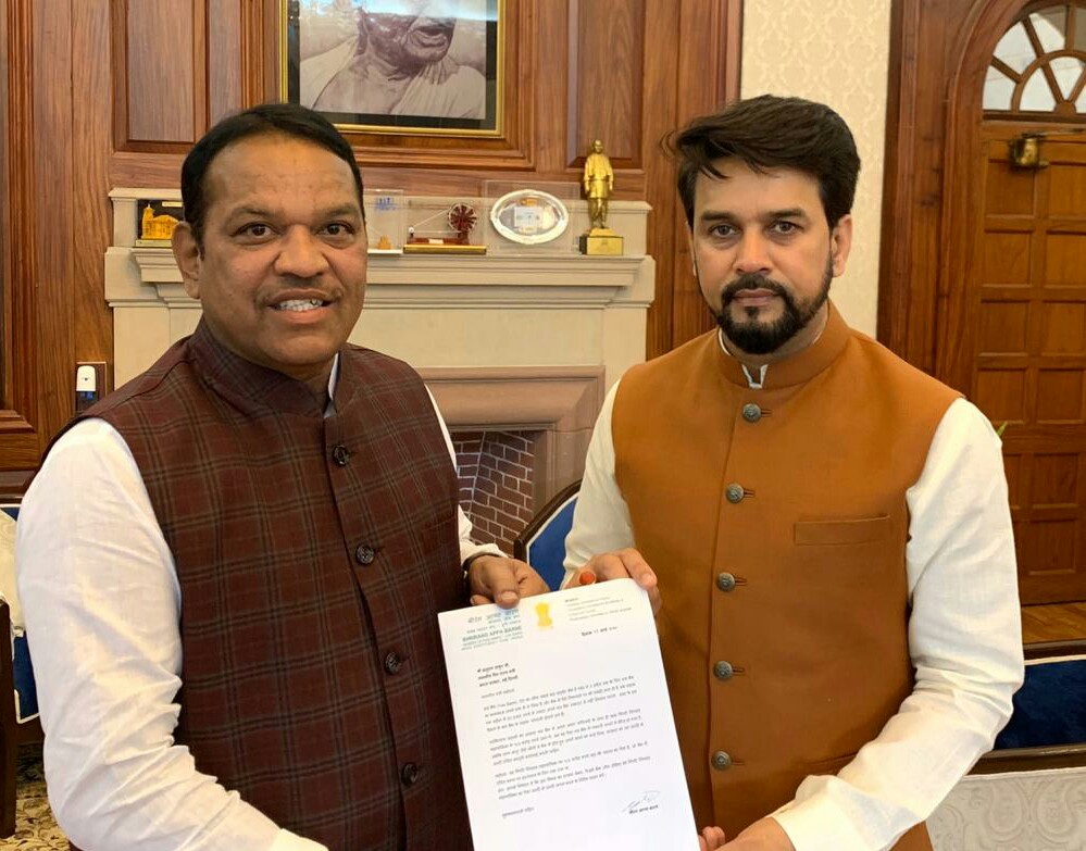 महापालिकेचे 'येस' बँकेत अडकलेले ९८४ कोटी दोन दिवसात मिळणार; अर्थराज्यमंत्री अनुराग ठाकूर यांची खासदार श्रीरंग बारणेंनी घेतली भेट