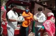 शहर शिवसेना व पंचशिल फाऊंडेशनच्या वतीने ५०० गरजू कुटूंबांना किराणा साहित्याचे वाटप