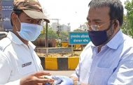 भारतीय धर्मनिरपेक्ष पार्टीच्या वतीने सफाई कामगार, पोलीस कर्मचारी तसेच गरजूंना अल्पोपहार
