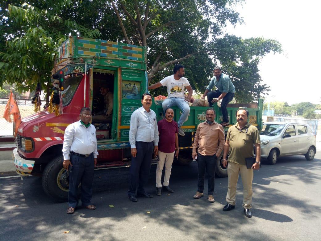 पिंपरी चिंचवडमधील स्वयंसेवी संस्थाकडून मदतीचा हात; एक ट्रक भाजीपाल्यासह विविध साहित्य इस्कॉन अन्नछत्राला सुपूर्त..!