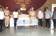 आमदार लक्ष्मण जगताप पिंपरी चिंचवड पोलिसांच्या मदतीला धावले; संपूर्ण चेहरा झाकणारे ७०० विशेष मास्क पोलिसांना दिले