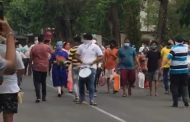 'कोरोनामुक्त' रुग्णांचे स्वागत करताना बेकायदेशीरित्या गर्दी केल्याप्रकरणी माजी महापौर मंगला कदम यांच्यासह चौघांवर गुन्हा दाखल