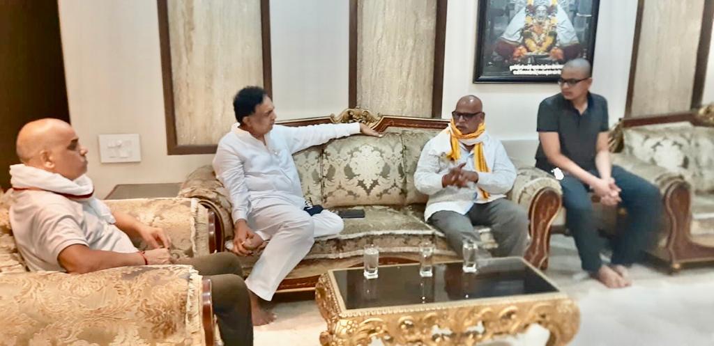 राष्ट्रवादीचे प्रदेशाध्यक्ष जयंत पाटील यांनी घेतली विलास लांडे यांची भेट; लांडे कुटुंबियांचे केले सांत्वन
