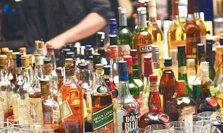 दारूविक्रीचा घोळ मिटला : पुणे, पिंपरी चिंचवडसह पूर्ण राज्यात ४ मे पासून दारूची दुकाने सुरू होणार (कंटेटमेंट वगळता)