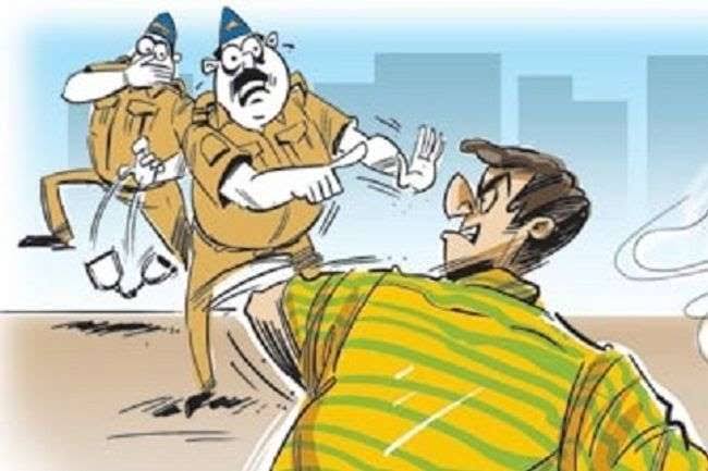 चेकिंगसाठी थांबविले म्हणून पोलिसांना शिवीगाळ करत दगडाने मारहाण; बोपखेल फाटा येथील घटना