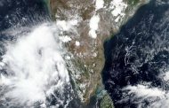 मुंबई, कोकण चक्रीवादळाच्या उंबरठ्यावर..!