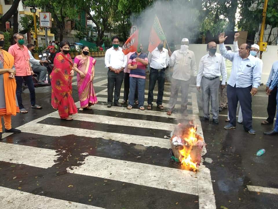 भाजपा निगडी, प्राधिकरण विभागाकडून चिनी वस्तुंची होळी आणि जोडे मारा आंदोलन..!