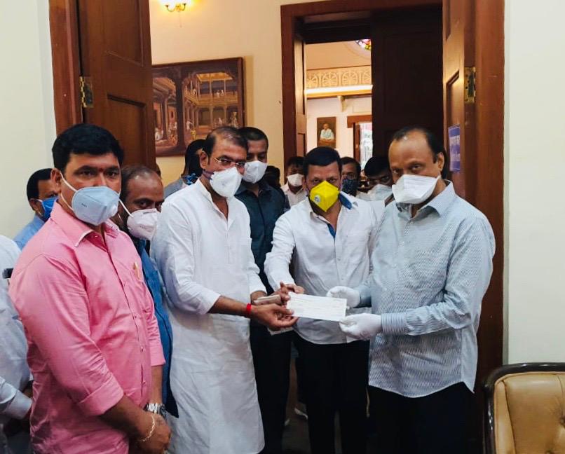 कै. भिकू वाघेरे प्रतिष्ठानकडून 'मुख्यमंत्री सहाय्यता निधीस' १ लाखाची मदत; उपमुख्यमंत्री अजितदादा पवार यांच्याकडे धनादेश सुपूर्द