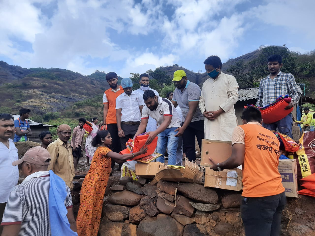 मावळातील नुकसानग्रस्तांच्या मदतीला बजरंग दल सरसावले..!