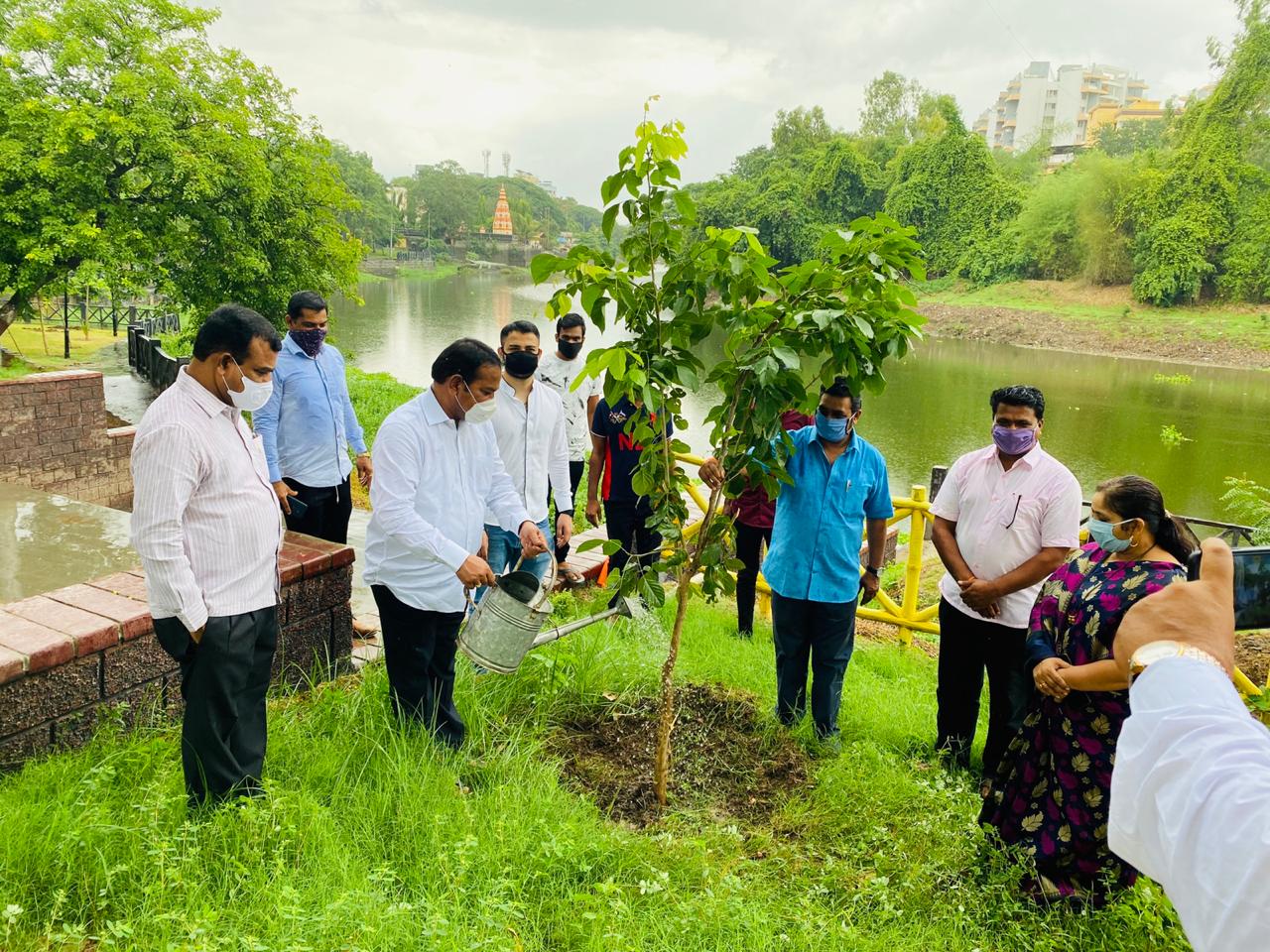 युवासेना प्रमुख आदित्य ठाकरे यांच्या वाढदिवसानिमित्त थेरगावमध्ये वृक्षारोपण