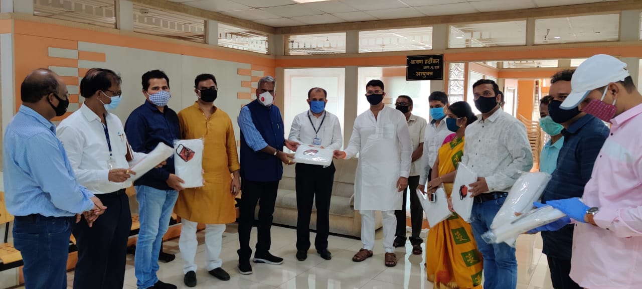 इरफान सय्यद यांच्या वाढदिनी देवदुतरूपी डॉक्टरांच्या सुरक्षिततेसाठी पुढाकार; वायसीएम रुग्णालय आणि शहरातील डॉक्टर्स संघटनांना 'पीपीई कीट'चे वाटप