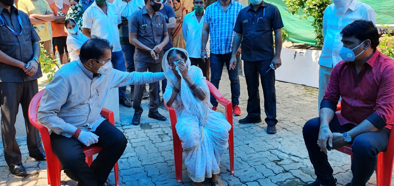 गृहमंत्री अनिल देशमुख यांनी घेतली पिंपळे सौदागरमधील जगताप कुटूंबाची भेट