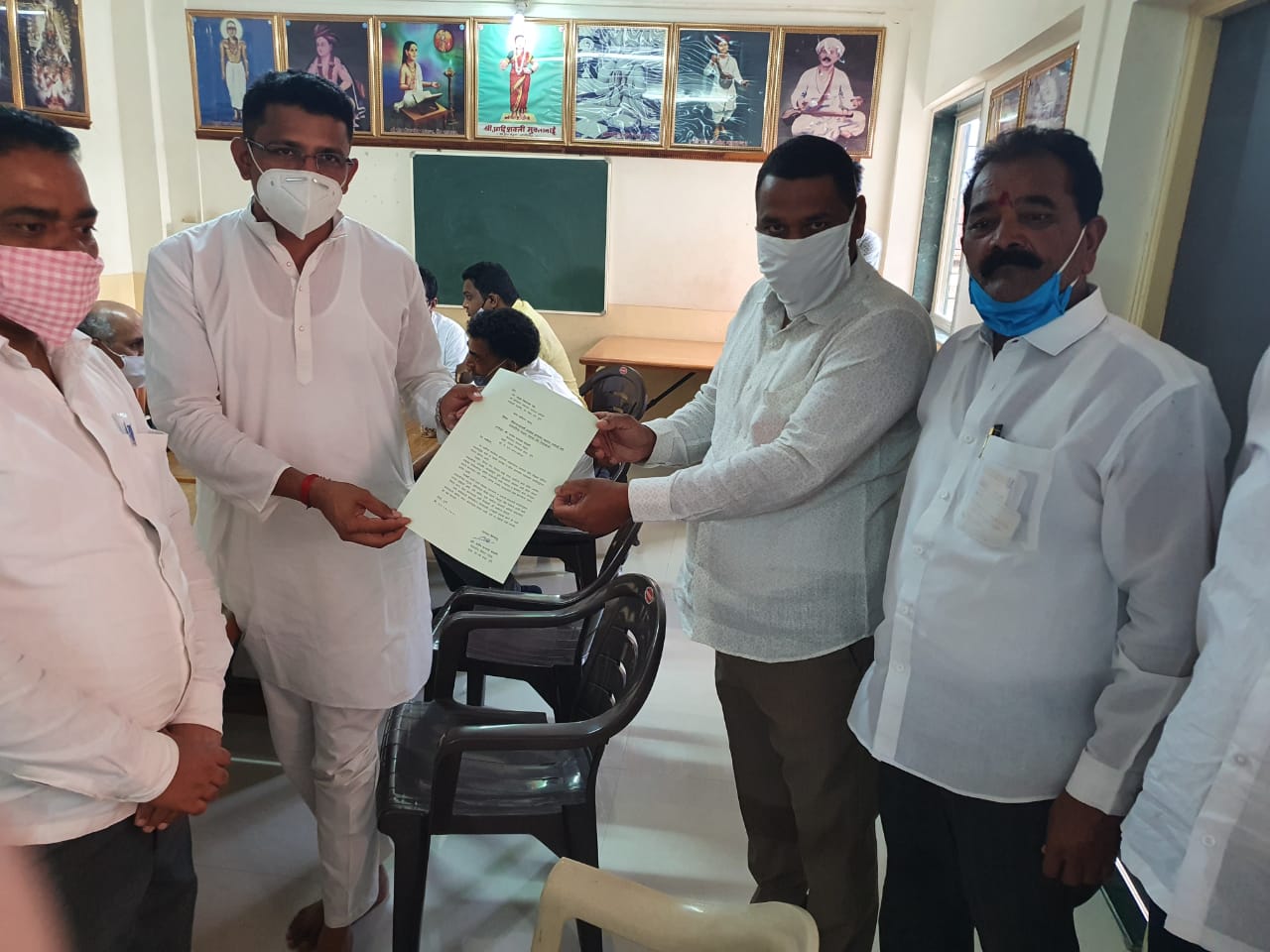 माउलींच्या पादुका नेणाऱ्या हेलिकॉप्टरच्या खर्चासाठी पुढाकार; दिघीतील संतोष वाळके यांची आळंदी देवस्थानाकडे विनंती