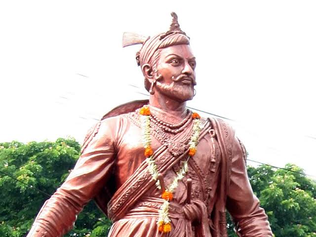 मोशीतील छत्रपती संभाजी महाराजांच्या पुतळ्याचे काम वादग्रस्त ठेकेदाराला दिल्याने विरोधकांची टिका