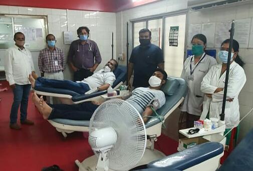 आरपीआयचे शहराध्यक्ष सुरेश निकाळजे यांचा 'प्लाझ्मा दान'साठी पुढाकार; भाजप नगरसेवक संदीप वाघेरे यांच्या आवाहनाला प्रतिसाद