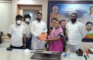 पीएमपीएल चालकांना थकित वेतन मिळवून देण्यासाठी मनसेचा पुढाकार; पदाधिकाऱ्यांनी घेतली महापौर, आयुक्तांची भेट