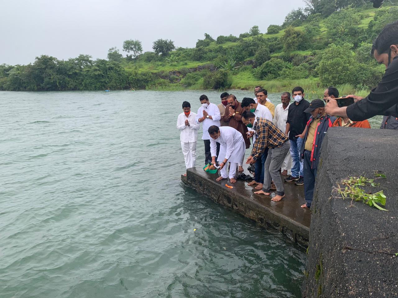 पवना धरण ९८ टक्के भरले, खासदार श्रीरंग बारणे यांच्या हस्ते जलपूजन..!