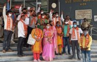कोरोना रुग्णांची आर्थिक पिळवणूक करणाऱ्या खासगी रुग्णालयांविरोधात कारवाई करा; शिवसेनेचे महापालिकेच्या प्रवेशव्दारावर आंदोलन