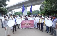 भ्रष्टाचाराविरोधात महापालिकेसमोर 'डफली बजाओ' आंदोलन; कोरोना काळातील खरेदीच्या 'सीबीआय' चाैकशीची मागणी