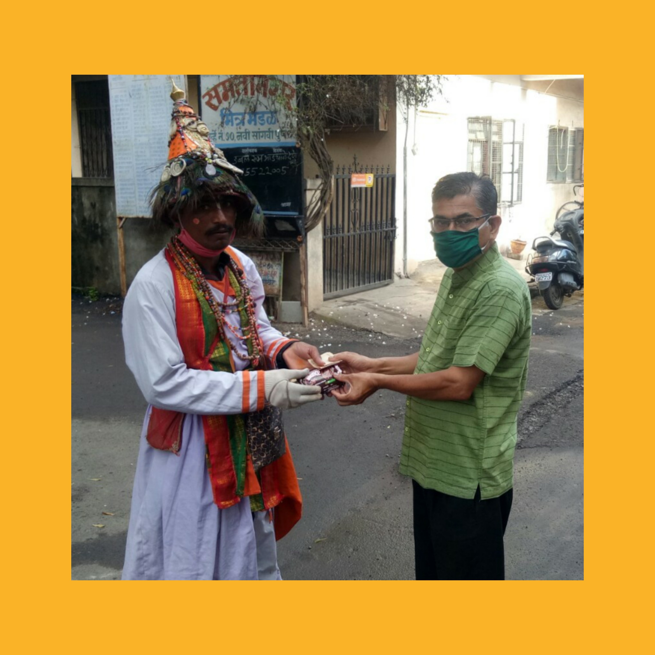 घरोघरी जाऊन लोककला जपणाऱ्या वासुदेवास मदत करा - आण्णा जोगदंड