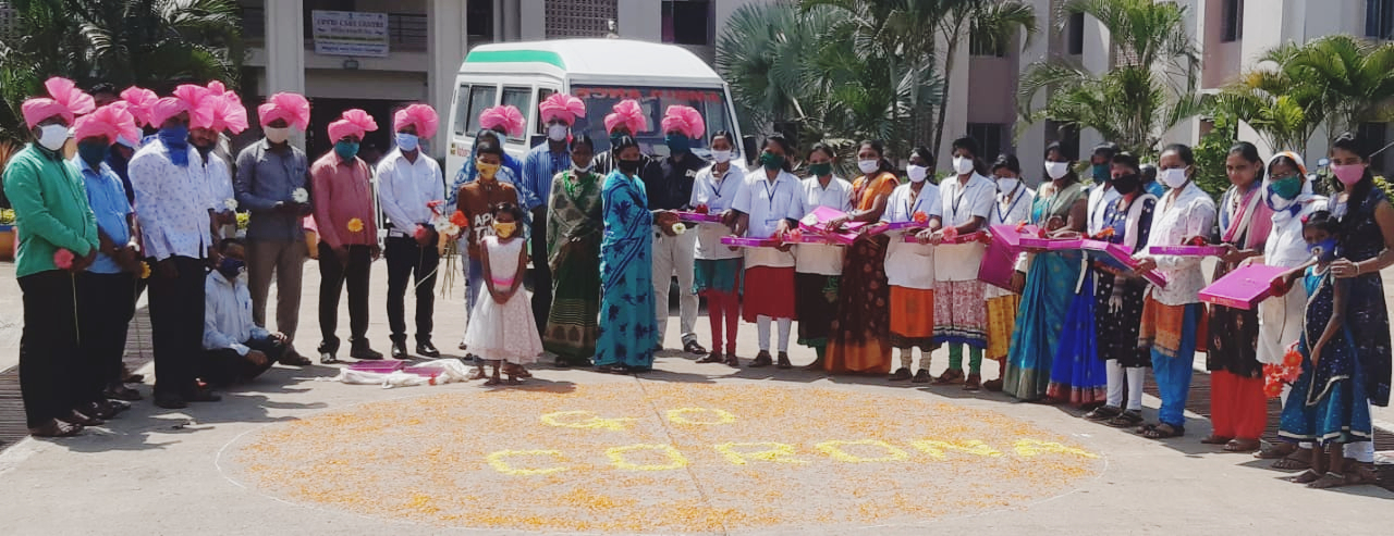 बाळुमामा कोविड सेंटरमधील कोरोना योध्दांचा कोरोनामुक्त झालेल्या तानाजी पाटील यांच्याकडून सत्कार..!